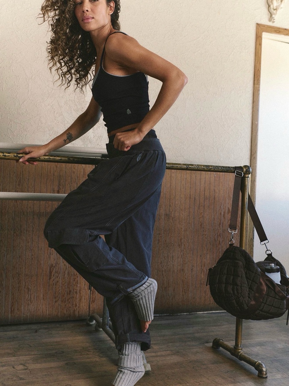 FREE PEOPLE MOVEMENT • Mesmerize me pants in black cargo joggers - Small